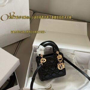 205 box
Size: 16 * 10cm (mini)
L Home Speedy Nano Elephant Grey
Experience the joy of Nano together~
Carrying a small bag, I really love it, love it~
Search: Lv nano