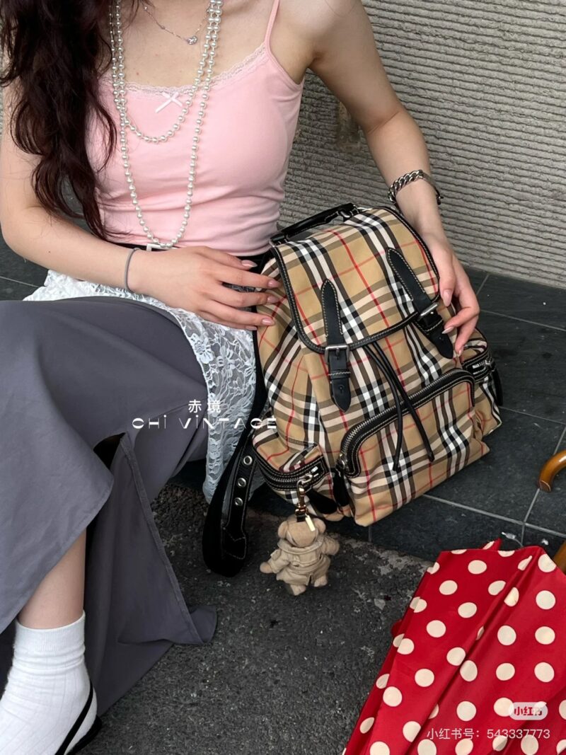 0cfd97d540.jpg Burberry! I have learned the charm of Burberry's checkered shoulders, the god of atmosphere in ancient Greece
I love this college atmosphere full of atmosphere
Versatile and error free
Classics can always withstand the test of time