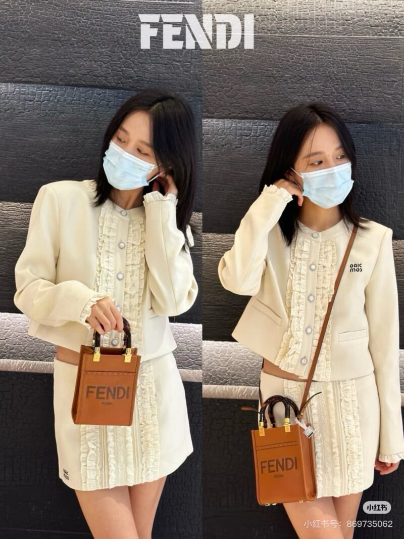 A small and exquisite bag!