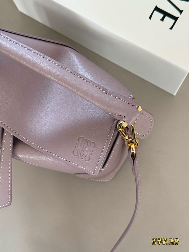 0de4adc695.jpg 235 box
Size: 18 * 10cm (mini)
Loewe Geometry Package Puzzle
Truly cannot be missed,
?? Cowhide quality!
Completely hold on!
Even high-level ones have to overflow