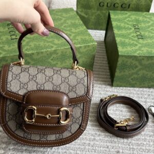 235 box
Size: 18 * 16cm
GG 23ss saddle bag
Classic coffee color, huge and cute size
? Underarm ? Cute little cross carrying!
Search GG 1955 saddle bag
