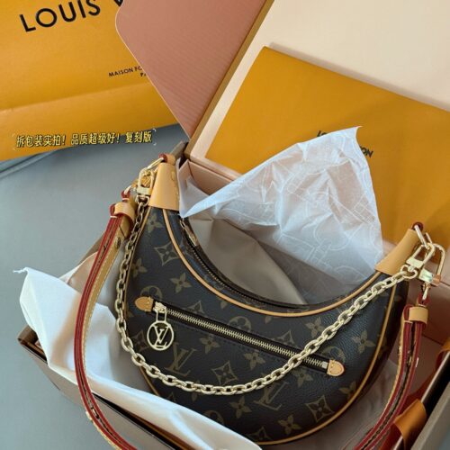 280 box replica version
Size: Upper width 23 * 12cm
L Home Moon Bag (Loop)
Last year was super popular,
There really is a reason for its fire!
Truly fragrant! Truly fragrant!
? Handheld ? Crossed ? Underarm
get ? Multiple types of backs