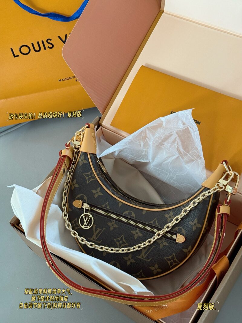 0e7858d5c1.jpg 280 box replica version
Size: Upper width 23 * 12cm
L Home Moon Bag (Loop)
Last year was super popular,
There really is a reason for its fire!
Truly fragrant! Truly fragrant!
? Handheld ? Crossed ? Underarm
get ? Multiple types of backs