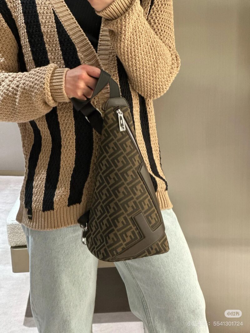 0ea1414db6.jpg Fendi Old Flower Chest Bag
