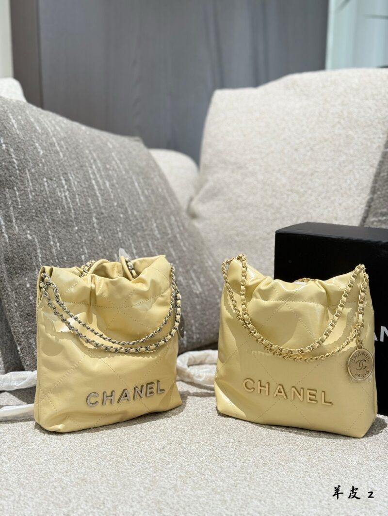 Chanel Mini Garbage Bag P250 Sheepskin
Can be carried by hand or slung over
The new season's C position! Get up the little girl who used to have a casual style with 22 bags
Can be carried by hand or slung over, exquisite and cute 18 × 20 box packaging