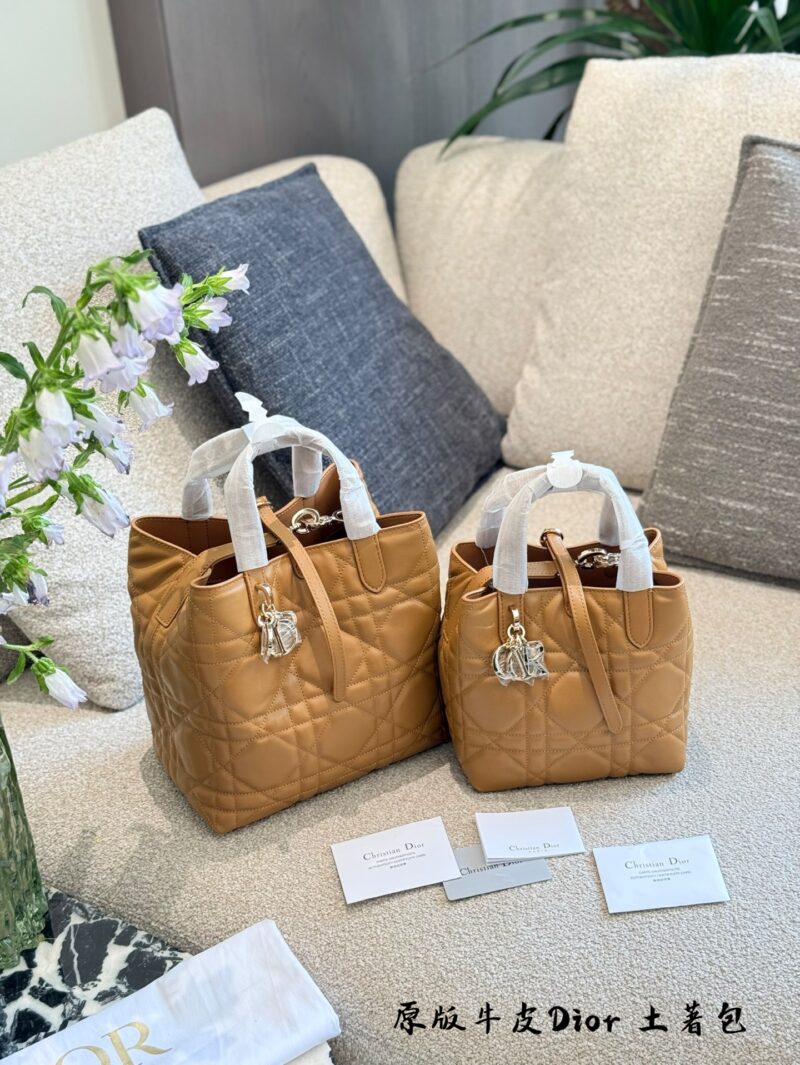 Dior indigenous bag p330p340
No joke, this will be the next hit!
I'm not joking! Zhi Xiu doesn't even joke with you
The hottest Toujours indigenous bag has actually grown taller and even has an extra shoulder strap. Its appearance has skyrocketed, it...