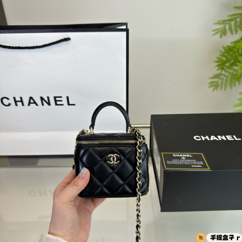 0f38778193.jpg (Folding box)
Chanel Box Bag
Handheld model ?
Fashionable and essential item, super exquisite
Size: Small size 11 * 8