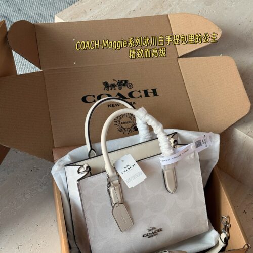 265 box
size：25*19cm
Maggie's exquisite tote from C family
Old Flower Small Tote Bag Type
Handheld exquisite and versatile crossbody with elegant temperament!