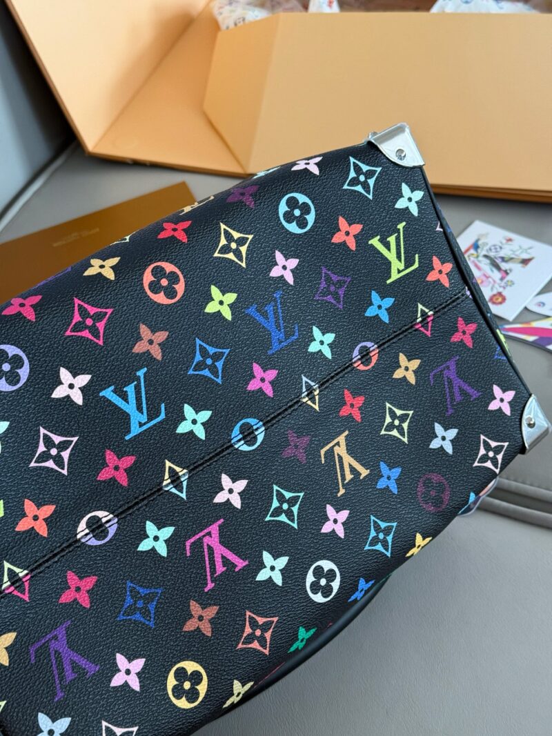 0f556544cb.jpg 310 box black tri color
size:30*21cm
Come and take a look at L's Speedy30 pillow bag
Size 30cm is suitable for daily use and travel!
I really like this size
Very useful! Too cool!