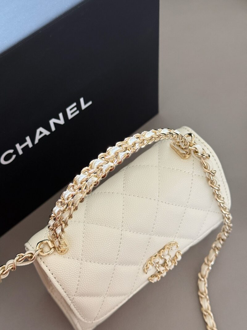 215 boxes
size：15*12cm
Xiaoxiang Family 23Kelly
This bag type is a whole love to live in
Can be carried by hand or slung diagonally
The caviar cowhide is too perfect!