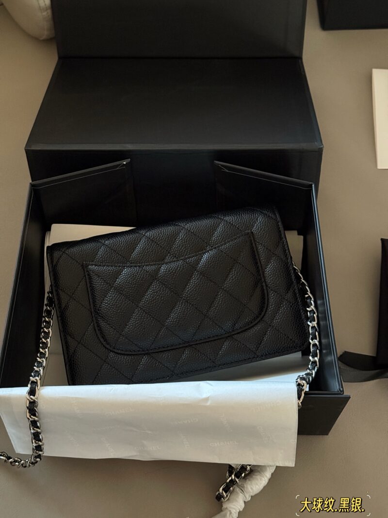 240 Pack
size：20*13cm
?? COW LEATHER
Xiaoxiang Family Wealth Bag
Woc Wealth Pack, can have
You must arrange for yourself
Chanel's wealth bag is the most frequently used one in Grandma Chanel's bag