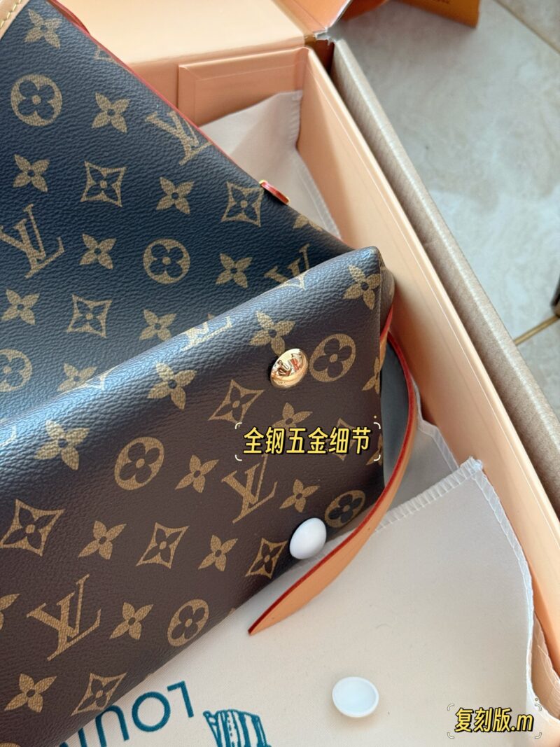 10759427ab.jpg 300 boxes (customized version)
Size: 30 * 20cm (small)
Take actual photos of the shipment and experience it
CarryAll, the strongest member of the L family,
Cute and casual are all okay, haha
Carryall is really strong!
Comes with a storage wallet,
be ...