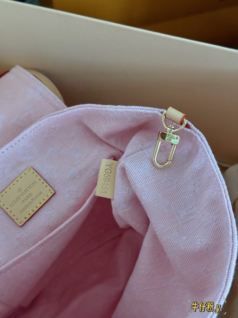 325 box
size：20*20cm
24 Spring L Home Denim Denim New Collection
Venice Pink Cowboy is going crazy
What a cute one
Vintage tannin backpack
Very suitable for summer y2k style, looking forward to living in summer!