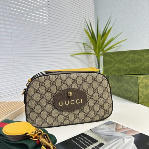 Cowhide Flower Model: 476466
Cowhide version~Gucci ? The latest collection of Gucci Ophidia waist bag, chain bag, paired with the original ebony colored cowhide~This vintage style is particularly strong, with the original hardware inside! The upper...