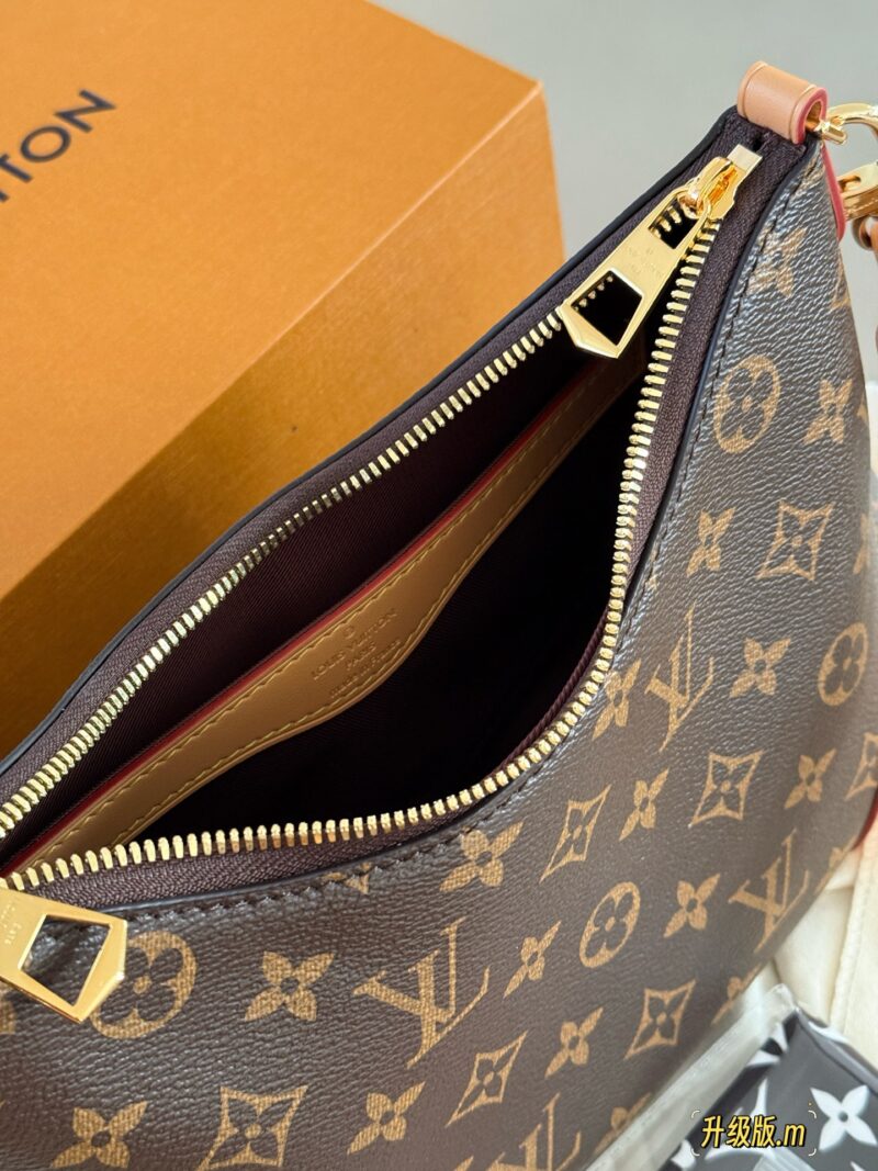10d6c80375.jpg 255 boxes
size:29*16cm
L's vintage cow horn bun
Vintage Classic Shoulder Bag
Configure shoulder straps ? chain
Both shoulder and crossbody are unbeatable, beautiful and versatile!