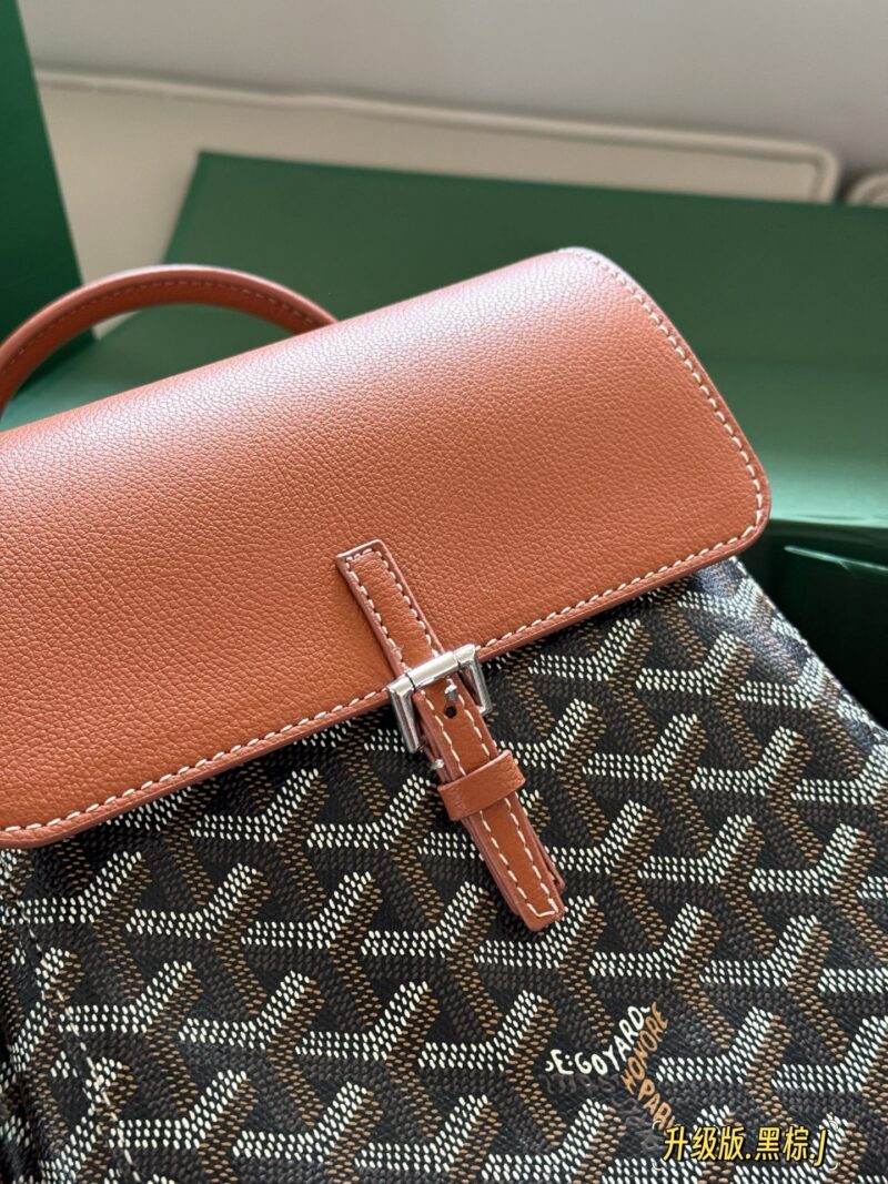 10f2348f93.jpg 225 leather matching
size:20*23cm
Alpin mini Goryard that never gets tired of carrying
Goya backpack
It has a very light weight!
The single shoulder and double shoulder method can also be switched freely
The casual and fashionable feeling of mini s...