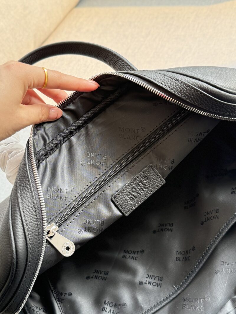 112a84a7ef.jpg Cowhide 340
size:38×28
MONTBLANC Large Class Soft Leather Grain Series Double Layer briefcase and handbag
Cowhide material creates various visual effects
Business commuting men's briefcase
The capacity is also very large, it can hold files and com...