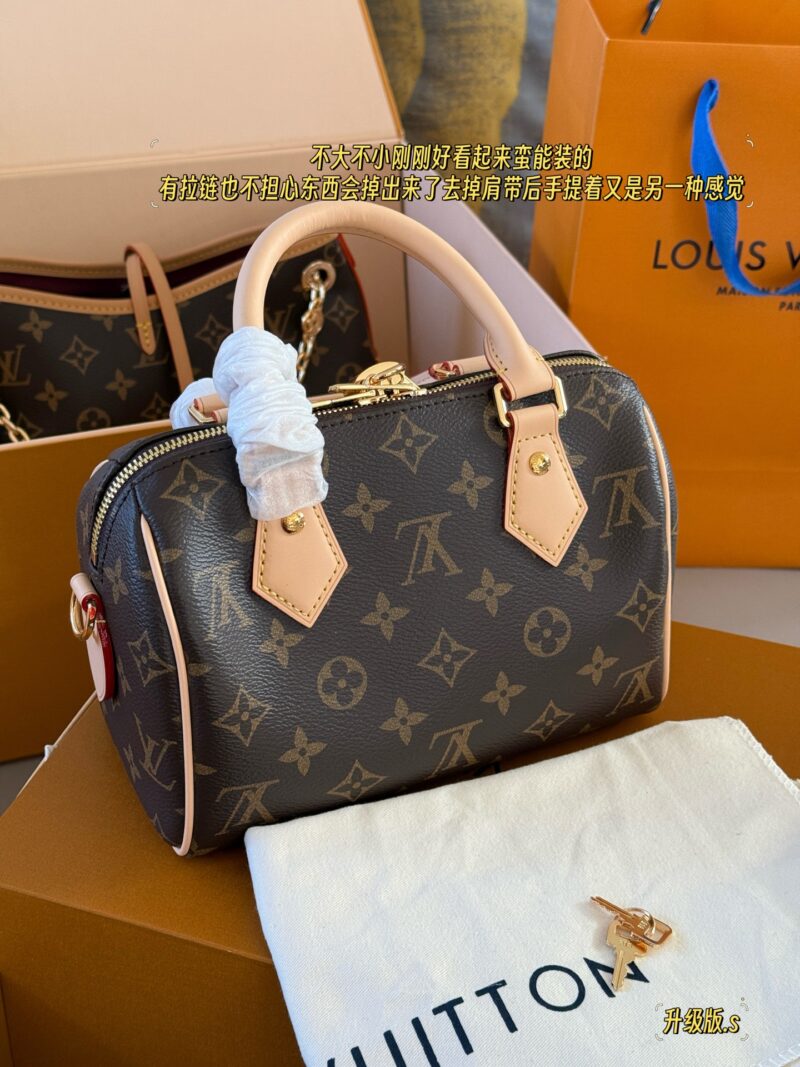260 boxes
size：20*14cm
L home speed20
I really like this size!
?? Taiwanese customers order color changing leather!
?? Original weaving! Upgrade to adjustable
No matter what clothes you wear, don't hesitate!
Whatever you want!
Search Lv speed20