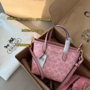 210 box
size：17*17cm
Sincerely recommend this one!
I've been carrying it out lately!
C Family Cally Music Album Pack
The shoulder strap can be disassembled
There are suction buckles inside
Practical and convenient