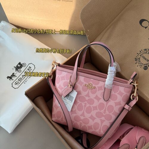210 box double shoulder strap
size：15*14cm
New Product C Mini Tote City15
April rouge powder
A cute little one is enough for daily use!
City, this mini tote! So cute!!
The most suitable small bag to carry in summer is none other than him