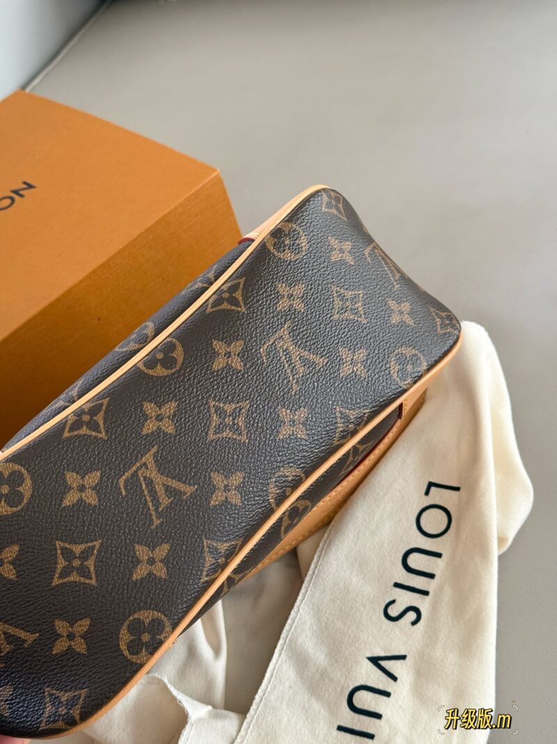 1159bd4a13.jpg 255 boxes
size:29*16cm
L's vintage cow horn bun
Vintage Classic Shoulder Bag
Configure shoulder straps ? chain
Both shoulder and crossbody are unbeatable, beautiful and versatile!
