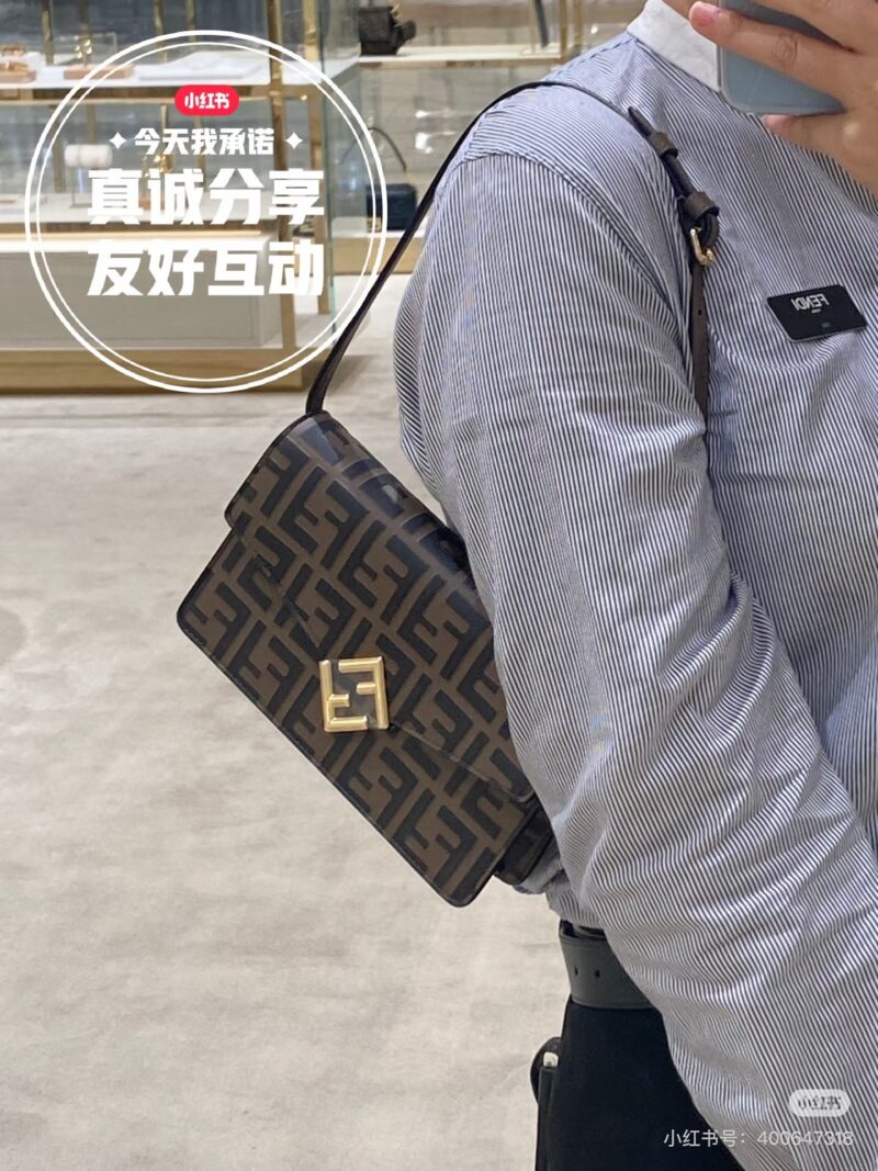 Fendi Woc chain armpit bag