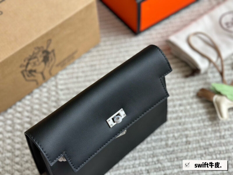 Box pairing
size：22*18cm
Newly emerging skin ??
Dance bag Kelly Danse ??
Complete logo
Authentic version can have multiple uses
It can be carried on both shoulders, slung over the waist, or carried by hand
Specially practical, advanced, and...