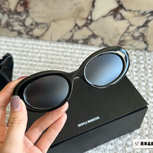 GM MM005 Sunglasses P205
Cool and spicy!
I really want to weld these black framed sunglasses onto my face [MM005]
”Magira collaboration sunglasses are here
The rounded cat eye style
A whole trendy living!
The favorite of fashionistas!