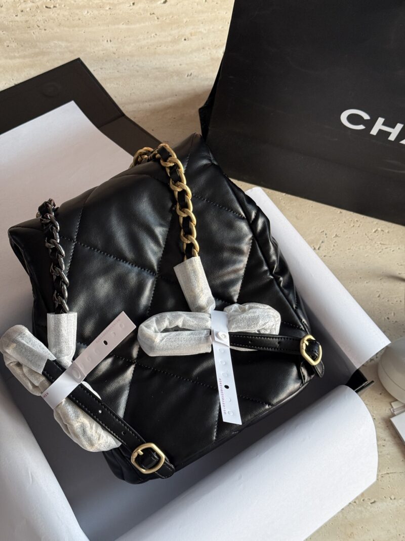 260 boxes
size：22*26cm
Chased and asked by passersby
Xiaoxiangjia 24c19bag backpack
The feeling of casual laziness
Soft feeling
Capacity is also manageable!