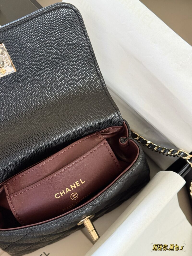 225 boxes
Size: 14.5 * 12cm, can't fit your phone
Xiaoxiang's cutest little bag 25pcocohandle
I want a small crossbody bag with a super mini size cocohandle that perfectly matches my needs