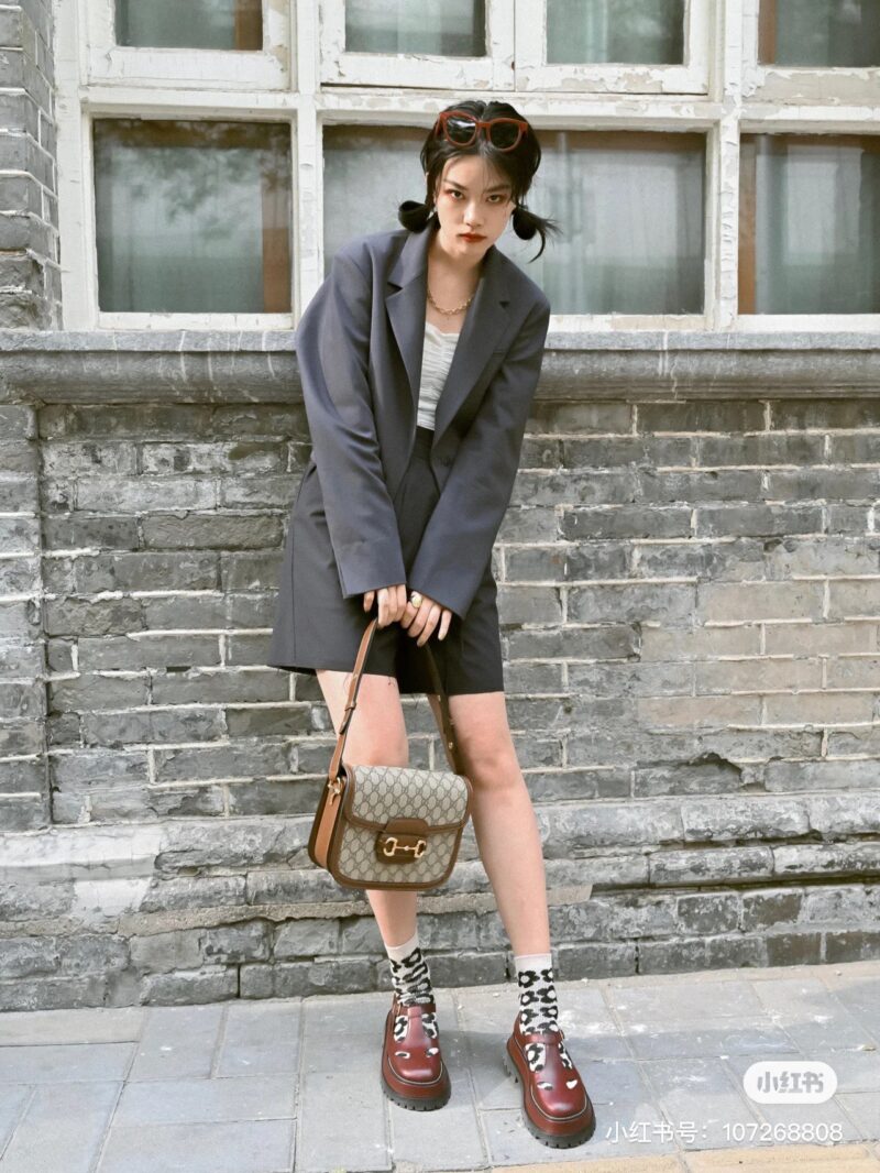 Gucci 1955. The globally popular horseclip handbag
!! ! Your collection of male goddesses and goddesses is completely complete - none of them can be missing. Wow, retro and durable, this year's hottest bag, owned by various celebrities, is a fashiona...