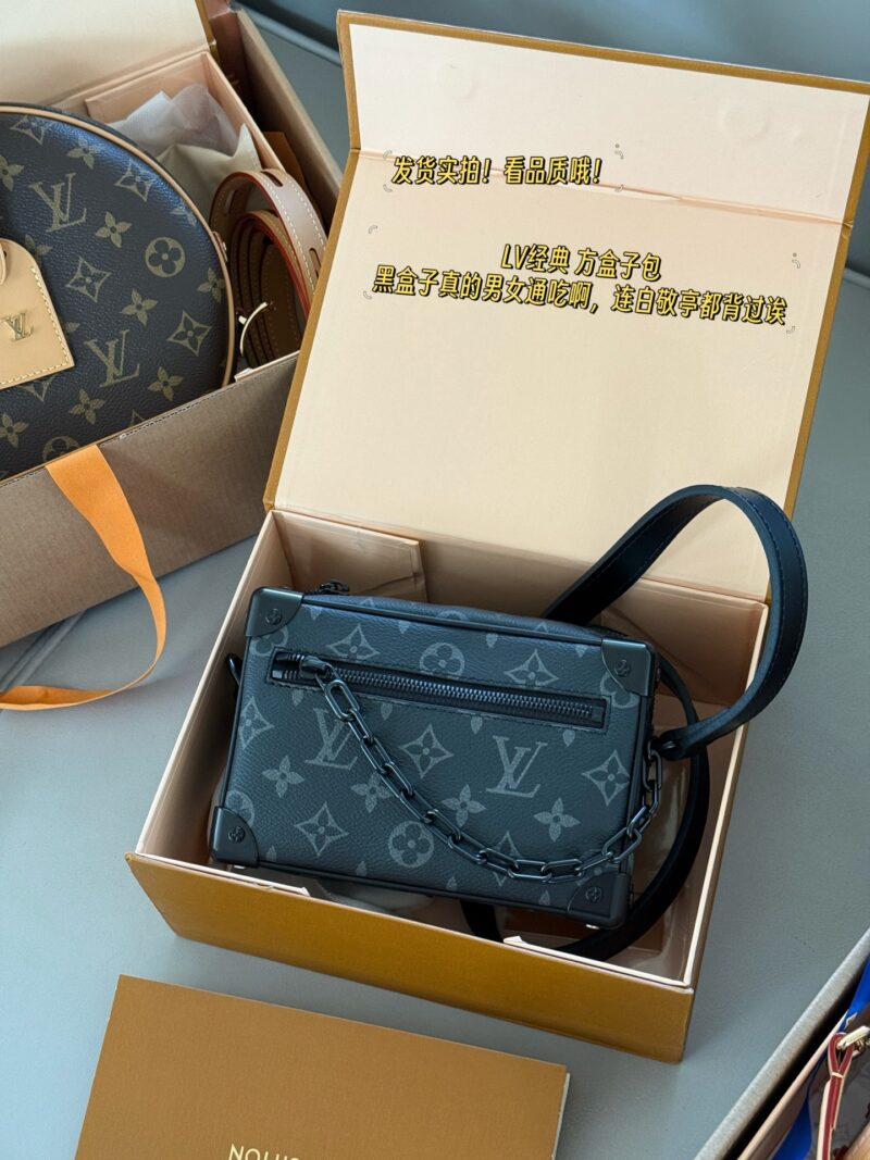 13cc64ef39.jpg 220 boxes
size:18*13cm
Hot selling collection real-life photos ????
L Home Retro Trunk Soft Box
Black Warrior paired with calf leather