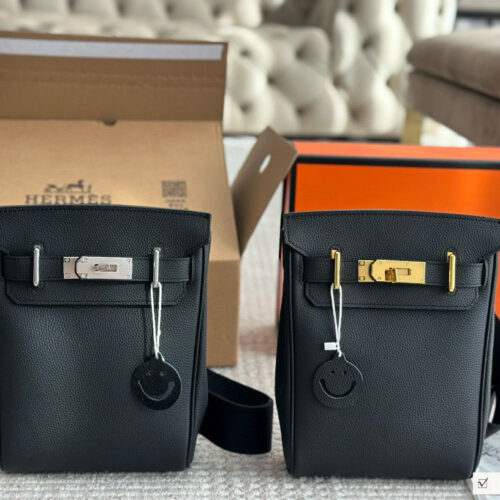 310 original cowhide
Size 21 19cm with gift box
Hermes HAC A DOS
Hermes is very suitable for boys' bags, but Hac is really suitable for boys!! The most practical men's bag has a strong appearance and is also resistant to damage
Whether it's a crossbo...