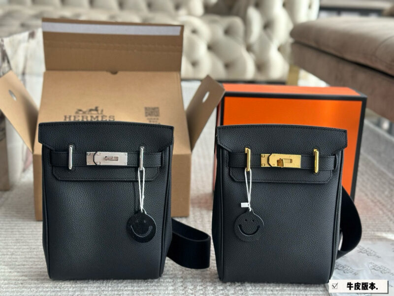 13dc7bb704.jpg 310 original cowhide
Size 21 19cm with gift box
Hermes HAC A DOS
Hermes is very suitable for boys' bags, but Hac is really suitable for boys!! The most practical men's bag has a strong appearance and is also resistant to damage
Whether it's a crossbo...