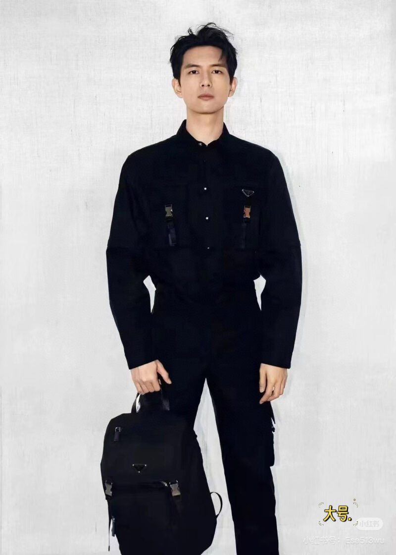 Dragging Brother Li with the same backpack, on my back I am a nobleman