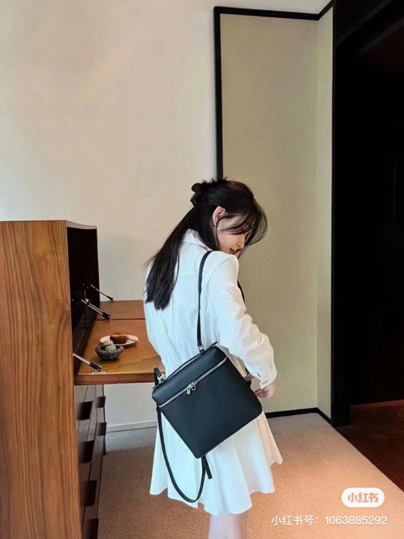 A good-looking bag cannot be hidden
Backpack 6 (Black)
A sense of casual freedom and relaxation.
LP Backpack [Classic Black] | It looks very stylish and girlish! It's exquisite, fashionable, and refined! #Crossbody shoulder bag#
