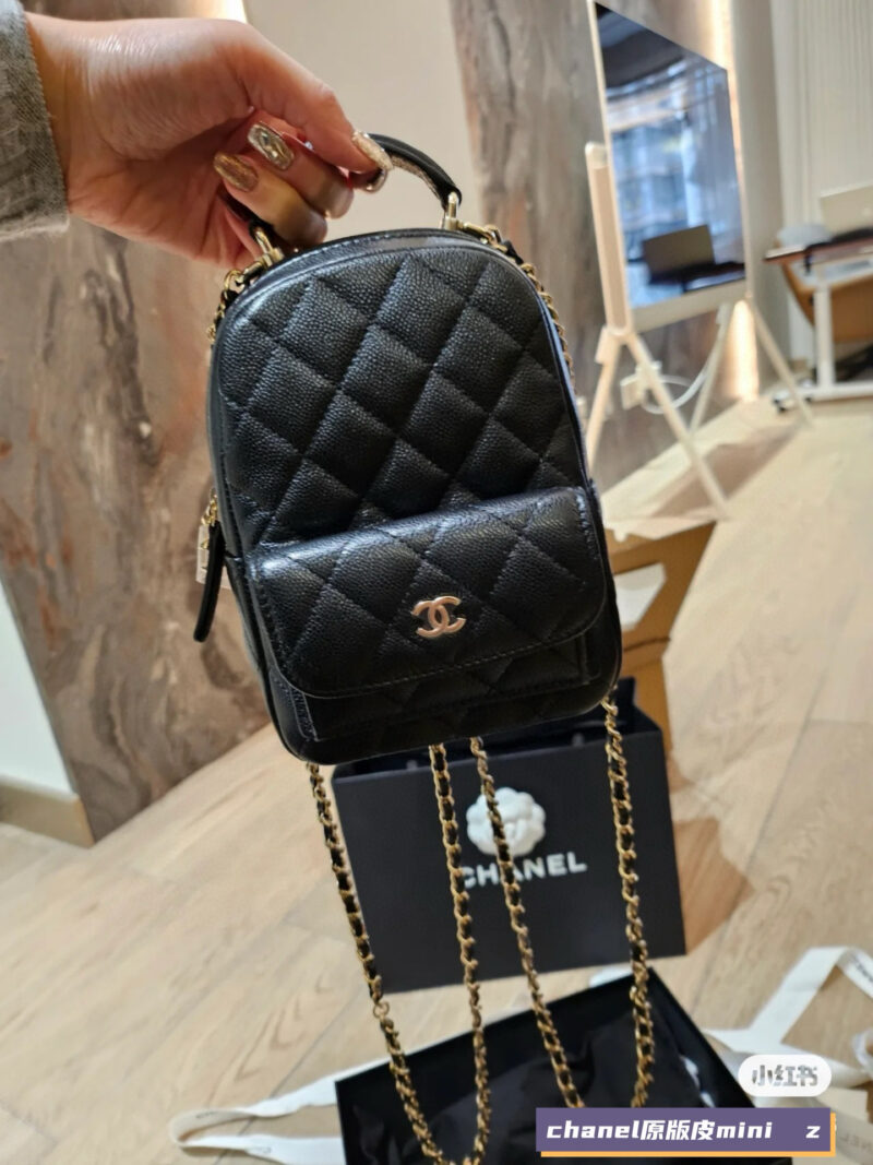 13fc9783e4.jpg Chanel caviar often uses small backpacks