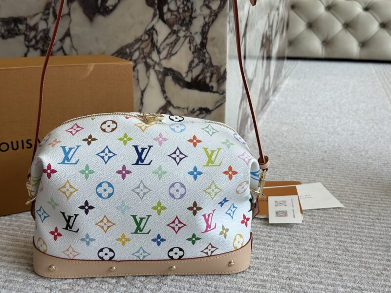 220 boxes
size：28*16cm
This makeup bag must be praised well
It's really convenient to use it!
If you go on a trip
One package can solve all problems!
L Home Makeup Bag!
Ladies' essential items,
Ladies and gentlemen,
All can be used,
A beloved doubl...