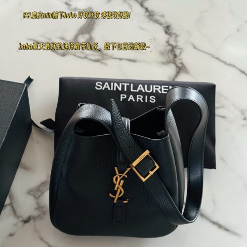 240 cowhide box
size：15*16cm
New Size Small Naza Same Style
Ysl New Black Gold Hobo Small
Yangshulin Baby Hobo~
This year's super hot nano model
Simple yet sophisticated design