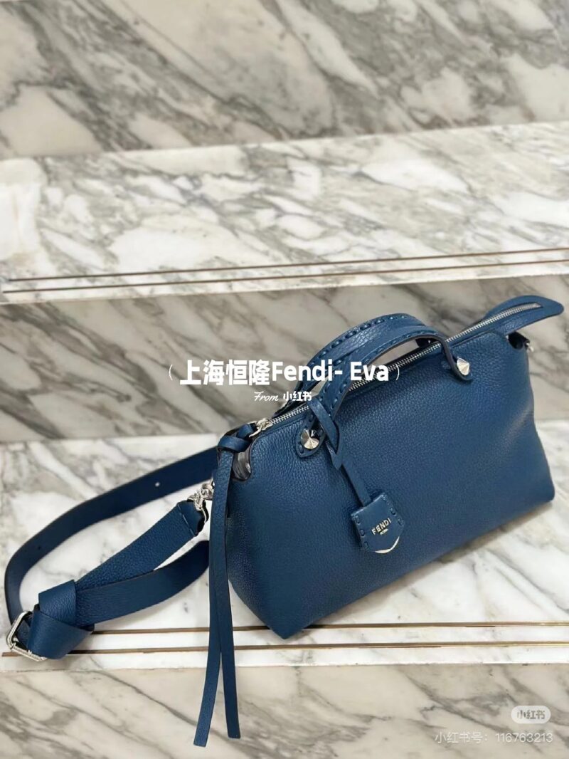 Fendi New | aBytheway New Performance
Fendi By The Way has been loved by many since its birth in 2014
This year's By The Way Seller's new performance on the runway is even more attractive! Dimensional compass
Medium size: 29 * 17 * 13
mini: 20*12*9