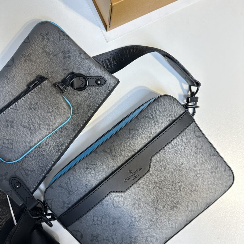 Exclusive remake of TRIO messenger bag M11648 silver flower/light blue splicing
This Trio messenger bag features a three in one design crafted from Monogram Eclipse Reverse canvas and eye-catching details. The change bag at the zipper front pocket an...