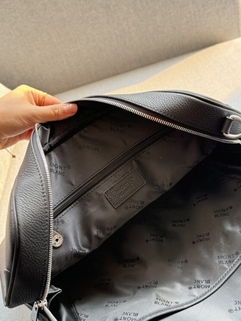 14f5925159.jpg Cowhide 340
size:38×28
MONTBLANC briefcase handbag crossbody bag
Cowhide material creates various visual effects
Business commuting men's briefcase
The capacity is also very large, it can hold files and computers
Black versatile, classic
The mater...