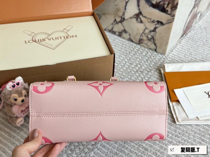 260 fold
Size: 25 * 20cm (small)
Excellent quality, understand the goods ??
The entire bag is made of cowhide quality
It's really too advanced!
Ice cream color/This color is so stunning!
Search Lv on the go shopping bag