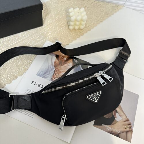 Comes with PRADA gift box, size 30x15 waist bag/chest bag model 2VH 165. This waist bag design is not only practical but also enhances the overall design sense, making it easy to raise the body proportion. The bag can be worn as a chest bag or crossb...