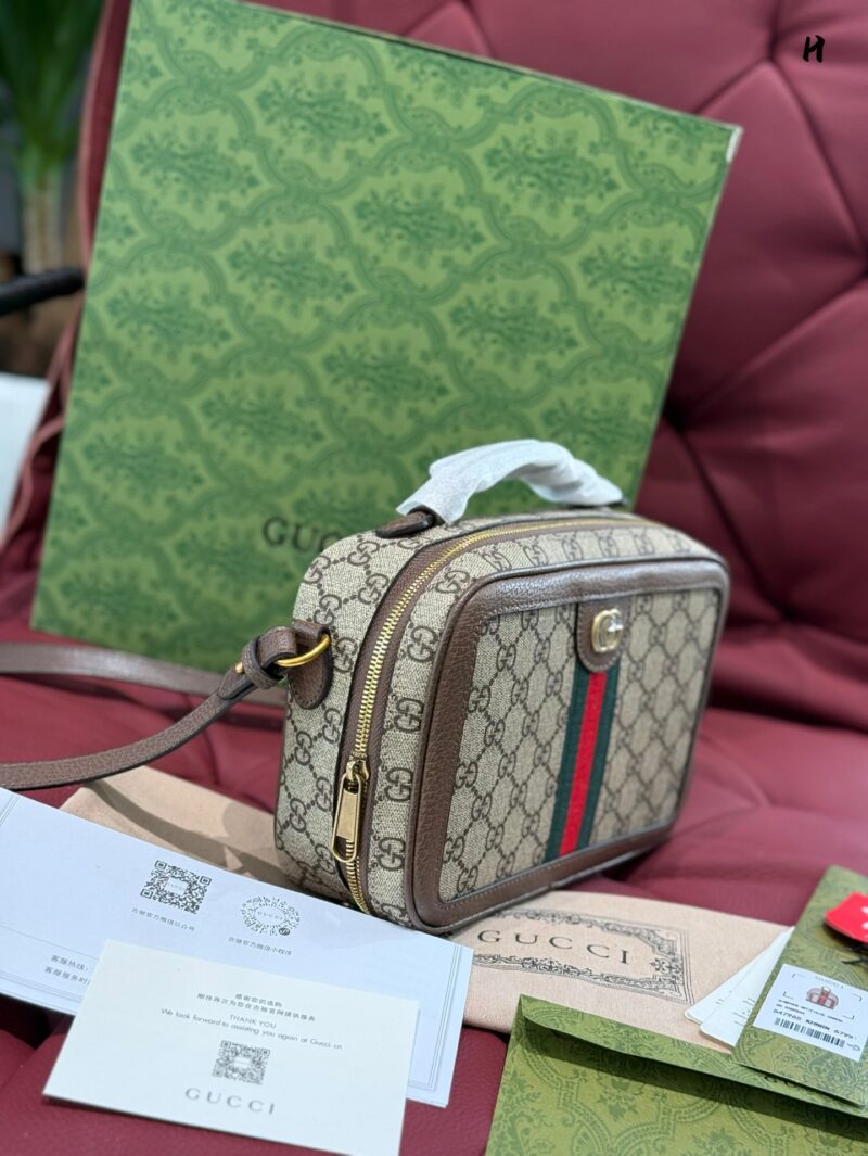 164a7fa18b.jpg P240 Ophidia series woven strap small crossbody handbag;
The Ophidia series remains a beloved brand. Every season, new styles are launched to create multifunctional travel accessories suitable for various destinations. The double G and striped ribbon...