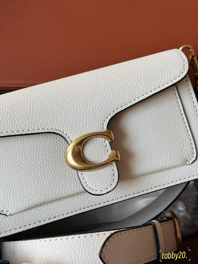 16781e51f9.jpg 250 boxes
size:20*11cm
C Home | Tabby20 Exquisite and Compact
Handheld crossbody can be freely matched and versatile!
The mini version tabby20 ° White Moonlight Out of Stock King is really the love of every little girl!
