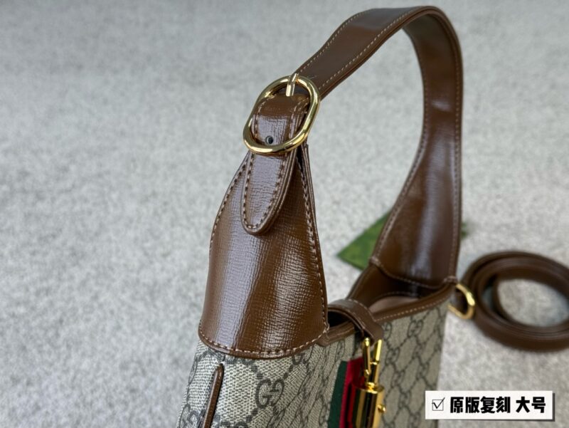 GG new 1961 armpit bag looks better the more you look at it
Size: 28 * 19 (large)
That's really amazing!
Both big and small phones
Can be worn under the armpit or slung diagonally
Don't say much, it depends on the quality!
???? Cowhide quality