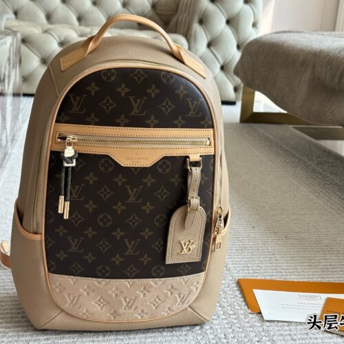 430 layer cowhide
size：32*43cm
The recently popular new backpack
Hobo cargo is on fire!
Because of the upper body! Exactly! Okay! Look!
L's latest backpack
High appearance and super practicality!!!