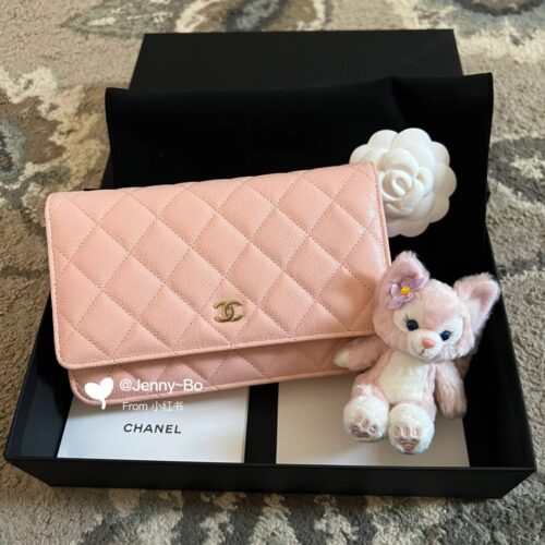 Fortune Pack Woc
New magnetic buckle WOC is more convenient and user-friendly
White caviar gold buckle
Also known as the 'Wealth Bag', this is a fun item
--It will definitely bring you good luck
Size: 12.3 * 19.2 * 3.5cm # Bag Collection # Chanel