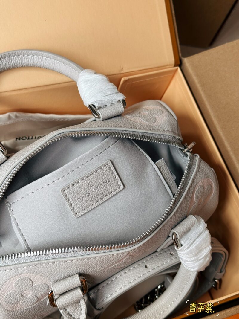 1770acd832.jpg 220 new model (with box)
size: 20*14cm
L Home Speedy 20
Let's feel the joy of Speedy together~
This size is just right!
Sweet Potato Purple Speedy 20
Light purple gray blended milk is dripping!
Search: Lv speed 20